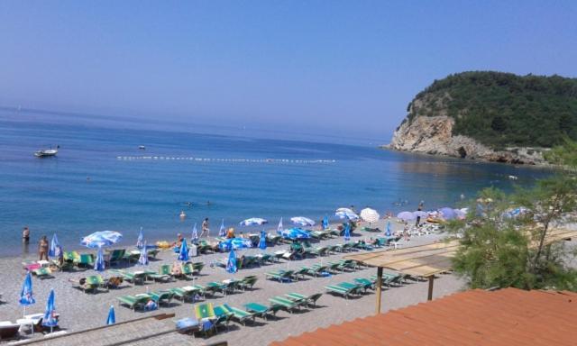 Petrovac Family Apartment Garden And Sea מראה חיצוני תמונה